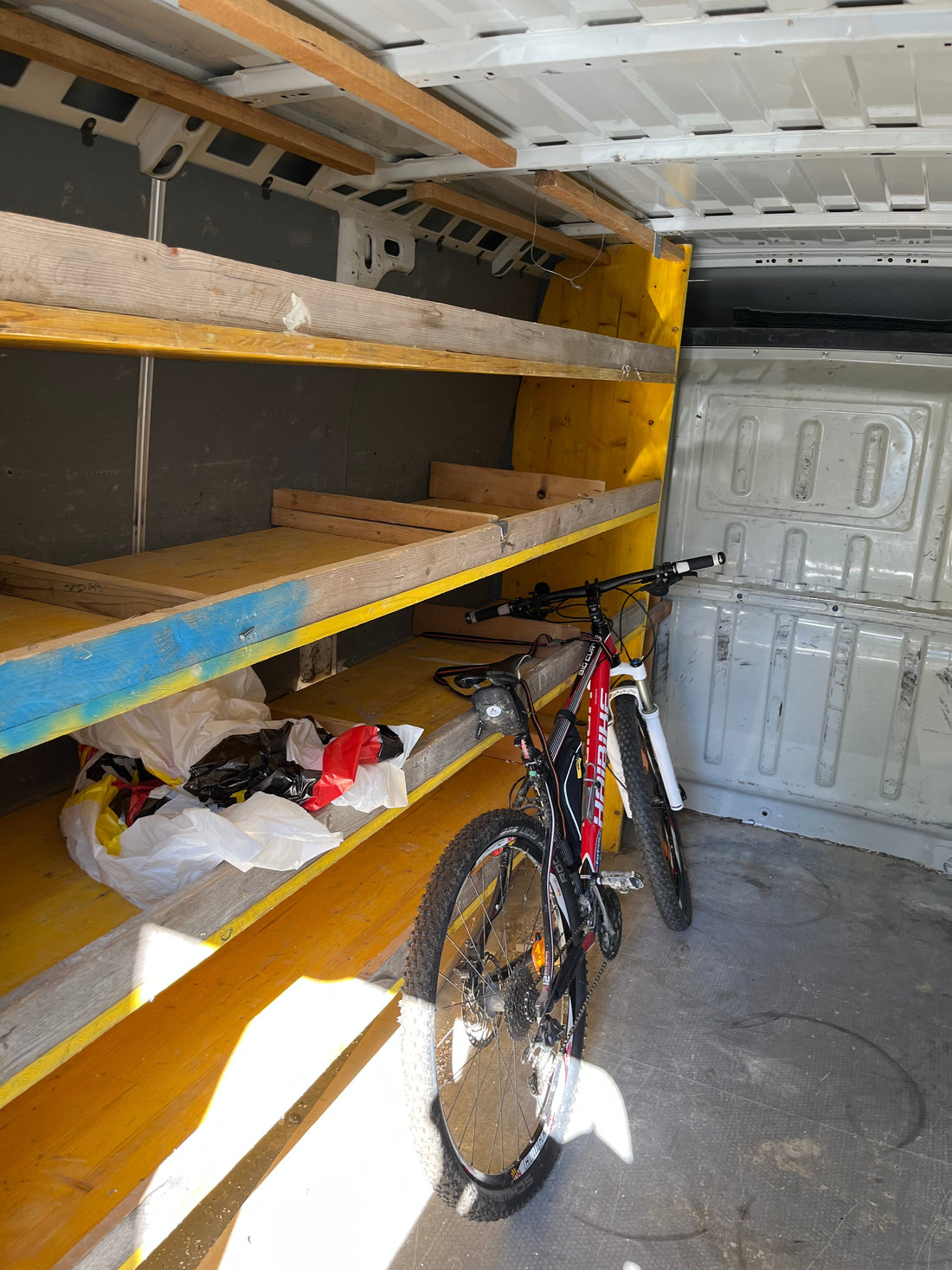 Camperausbau Peugeot Boxer – Rückbau, Boden und Dämmung - Prickstop.com