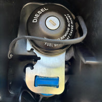 Montierter AdBlue Schutzbügel am Fiat Ducato – Schutz für den AdBlue Tankdeckel