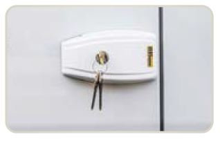 HEOSafe Van Security Zusatzschloss weiß – montiert in geöffneter Stellung