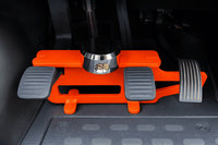 WOMOFIX PedalLock im Fahrerhaus angesetzt – Montage ohne Bohren und ohne Änderungen am Fahrzeug